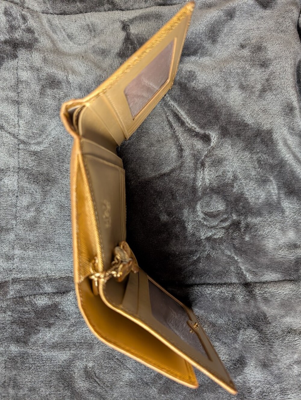MCM Gold Leather Shoulder Bag and Wallet W/Charms Set In Gorgeous Condition! - Picture 12 of 16